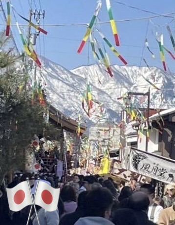 300年以上の歴史を持つ火祭り「日本随一の奇祭」勝山左義長まつり